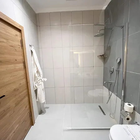 Otel Ladur 3*