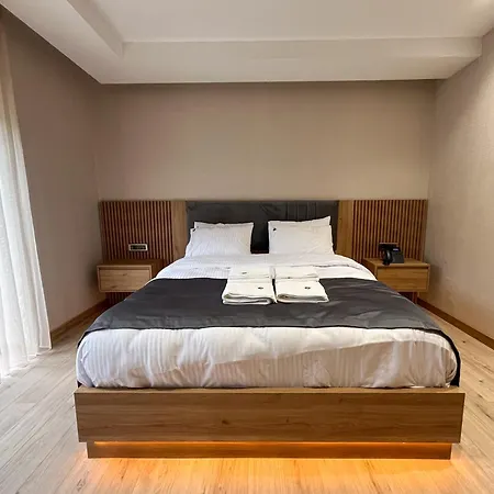 Ladur Otel