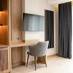 Ladur Hotel 3*