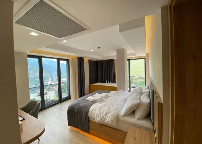 Ladur 3* ترابزون